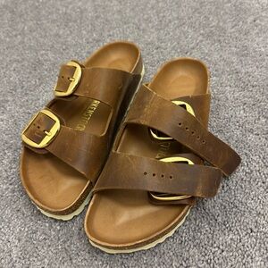 Birkenstock Arizona Big Buckle Sandel in Cognac